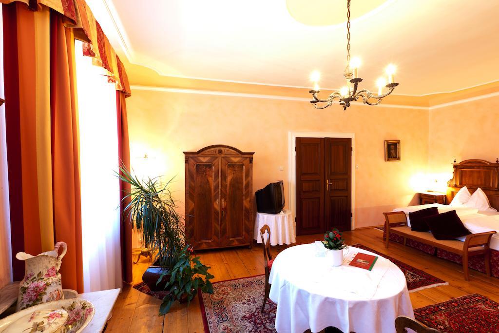 Gasthof Braeuer - Familie Eibensteiner Weißkirchen in Steiermark Exterior foto