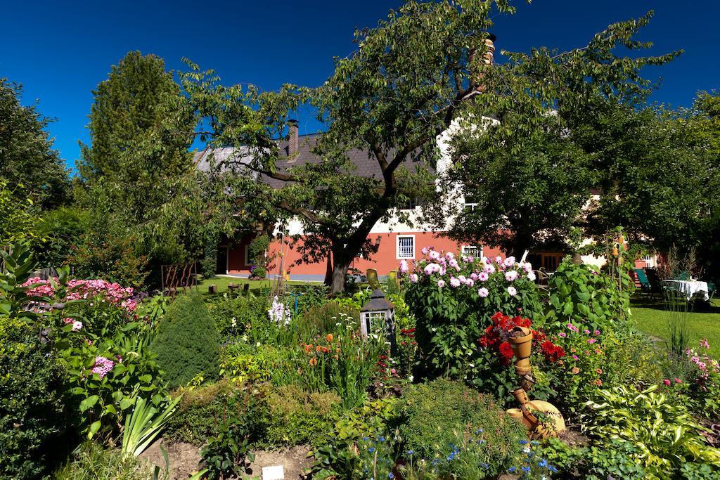 Gasthof Braeuer - Familie Eibensteiner Weißkirchen in Steiermark Exterior foto